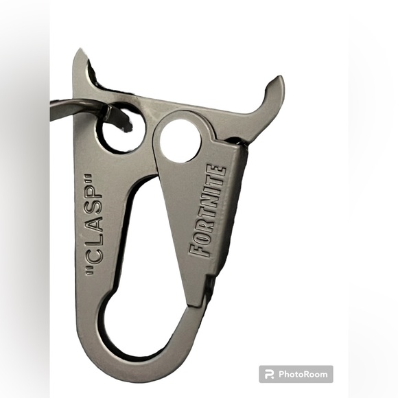 Officially licensed Fortnite gear. ￼ Heavy duty, lanyard keychain in pink - Picture 3 of 4